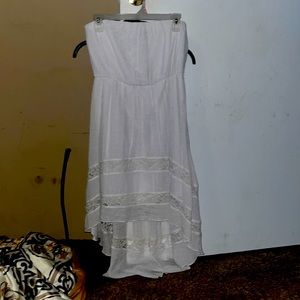 SLEEVELESS WHITE DRESS